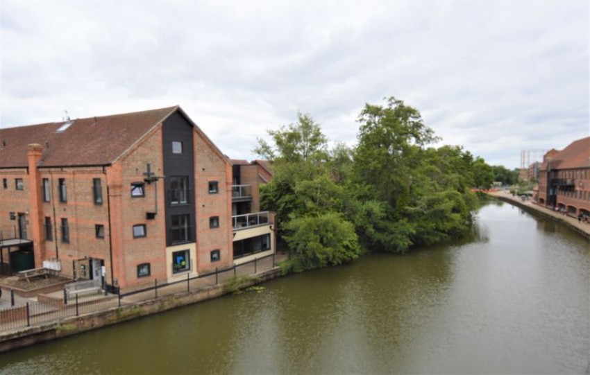 Images for 2 Bedroom 2 Bathroom Flat, Medway Wharf Road, Tonbridge