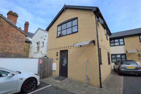 1 Bedroom End of Terrace House with Allocated Parking off Camden Rd, TN1