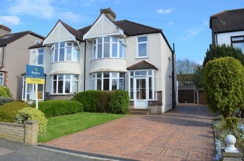 3 Bedroom Semi Detached House With Driveway Parking And Garden On The Avenue West Wickham Br4